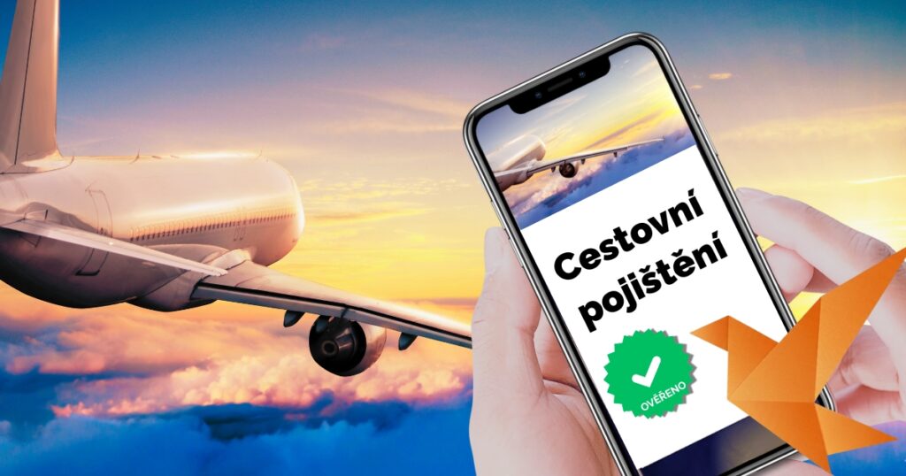 NA fotografii je letadlo a displej mobilního telefonu s nadpisem: cestovní pojištění